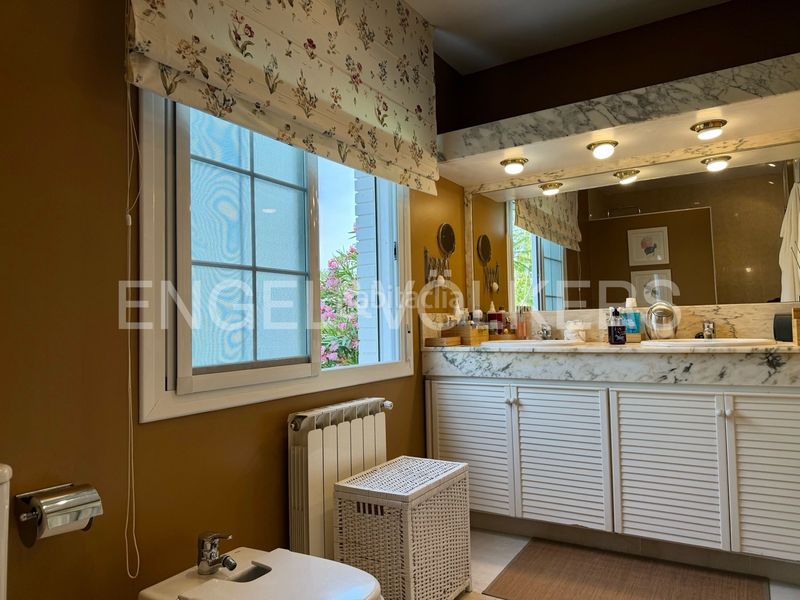 Foto 05bceb4d-ec4e-46bf-b0df-215604e341b6. Chalet santuario de lujo exclusivo en el centro de vilafortuny: un oasis de total privacidad, elegancia y confort. en Cambrils