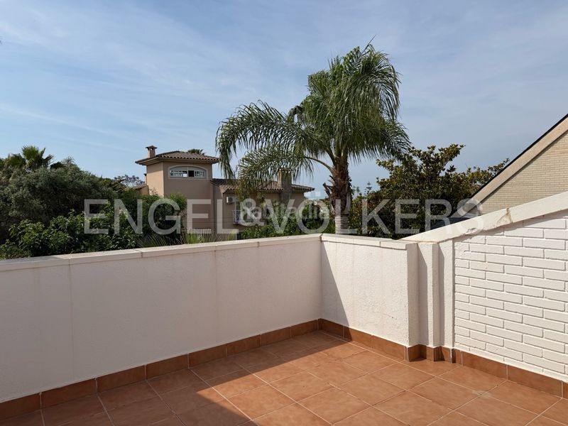 Foto 17a70f20-e4bd-4b70-9610-9eef5bbf5877. Chalet santuario de lujo exclusivo en el centro de vilafortuny: un oasis de total privacidad, elegancia y confort. en Cambrils