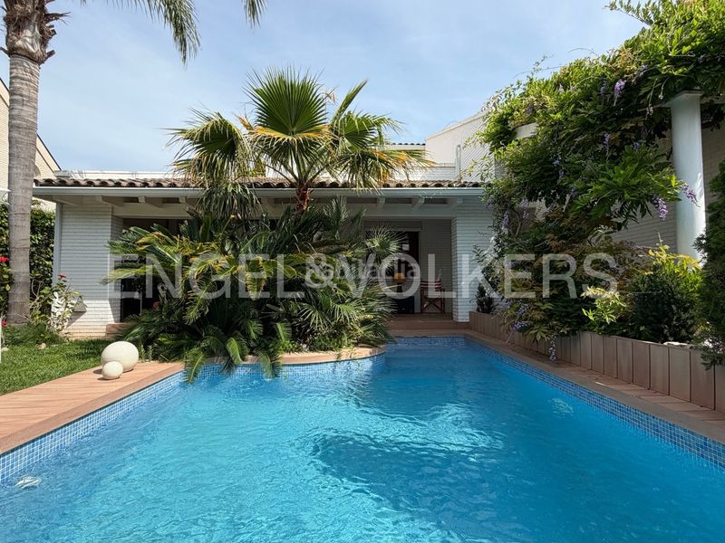 Foto 44e620d1-375d-4f9c-ab2e-5e78aecb3779. Chalet santuario de lujo exclusivo en el centro de vilafortuny: un oasis de total privacidad, elegancia y confort. en Cambrils
