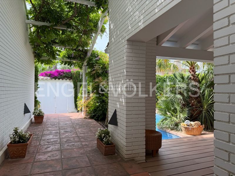 Foto 83a90a7b-c7eb-4f63-96ed-0758769f19f5. Chalet santuario de lujo exclusivo en el centro de vilafortuny: un oasis de total privacidad, elegancia y confort. en Cambrils