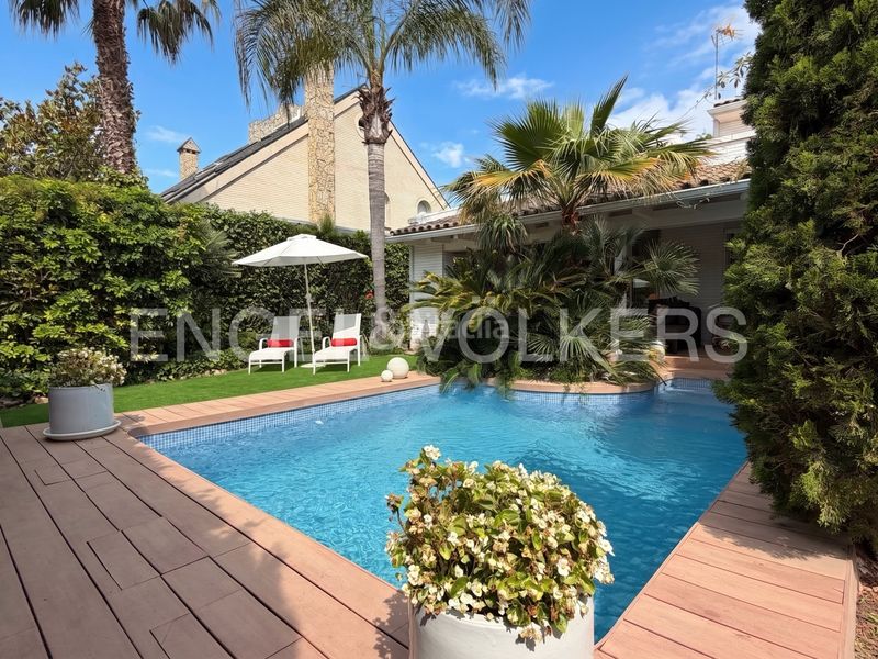 Foto b99b65b5-7a19-4174-9d6e-1a4057a1abc5. Chalet santuario de lujo exclusivo en el centro de vilafortuny: un oasis de total privacidad, elegancia y confort. en Cambrils