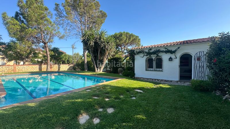 Foto 2d55943c-52e6-4496-b9a7-7d00c2a72239. Casa amb aparcament piscina a Centre Miami Platja