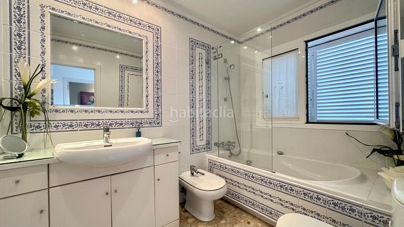 Foto 3bd00333-708a-4f18-8bfe-ca286b8e6036. Casa amb aparcament piscina a Centre Miami Platja