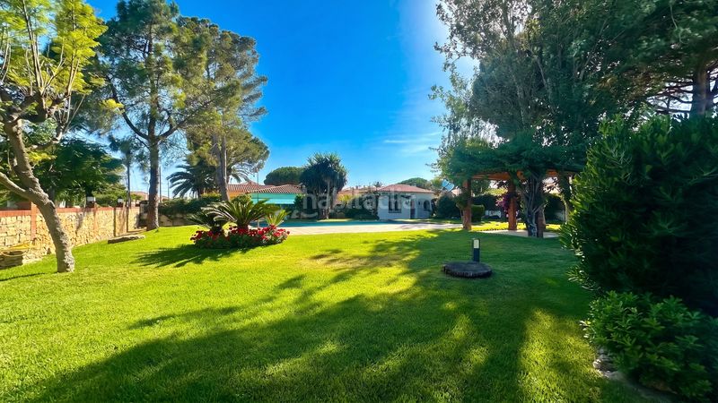 Foto 470ed7b1-8ba3-425e-a756-ba94bea82723. Casa amb aparcament piscina a Centre Miami Platja
