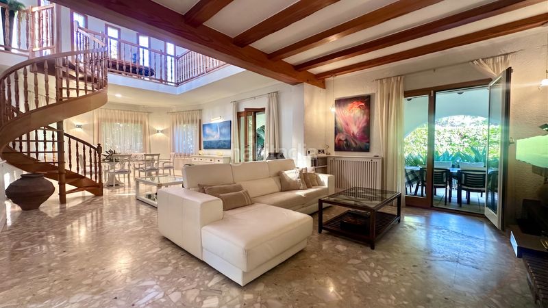Foto 512f15c0-cdff-43a7-b7dc-fb5c285581ed. Casa amb aparcament piscina a Centre Miami Platja