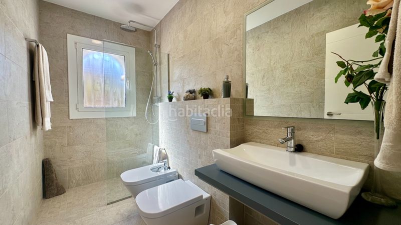 Foto 7101add4-bb30-4b4d-8538-a39580df0265. Casa amb aparcament piscina a Centre Miami Platja