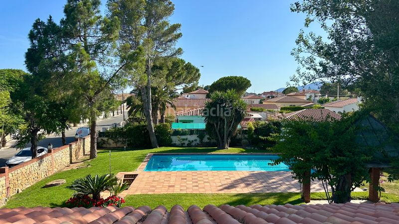 Foto c5cbe859-eb47-4342-8e9d-90536a0bfe94. Casa amb aparcament piscina a Centre Miami Platja