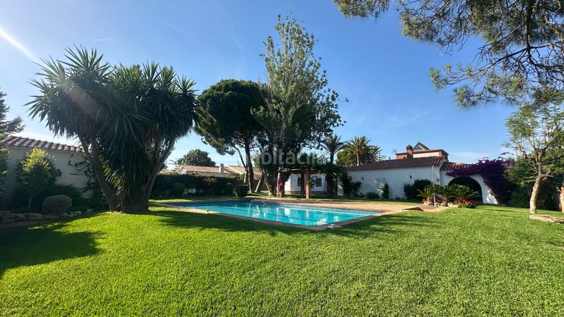 Foto dba66750-b69e-4484-8f67-a291b2365260. Casa amb aparcament piscina a Centre Miami Platja