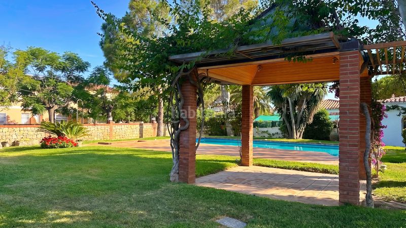 Foto f2b3194a-e278-4c10-a01a-b9bea1860c17. Casa amb aparcament piscina a Centre Miami Platja