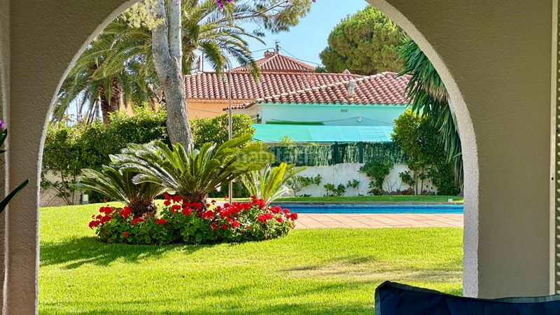 Foto f7839ead-db3b-4e3c-9108-0660d6434011. Casa amb aparcament piscina a Centre Miami Platja