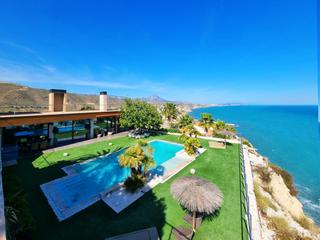 Xalet a Calle dolores 20. Lujosa villa con vistas panorámicas al mar !!!