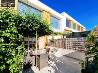 Casa en Monte y Mar. Monte y mar bajo  precioso bungalow nuevo con dormitorio en plan