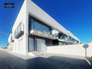 Casa en Monte y Mar. Monte y mar bajo  obra nueva  planta baja a estrenar !!