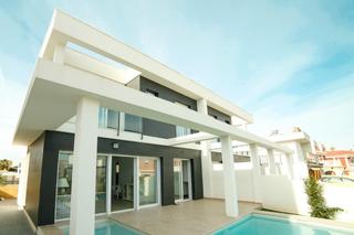 Chalet à Monte y Mar. Monte y mar bajo  chalet pareado modelo linda con sótano y pisci