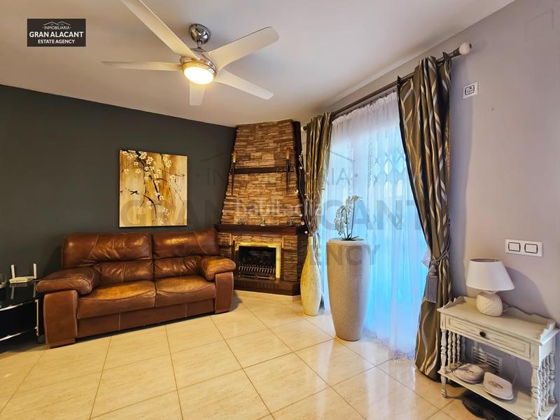 Foto 05191f05-4198-4031-9d03-ad2a4f525d25. Casa adosado con sótano en zona céntrica con servicios en Santa Pola