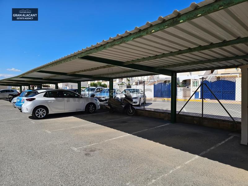 Foto a3f7a3f9-86ec-4d52-b2f8-37bc29bb0555. Casa adosado con sótano en zona céntrica con servicios en Santa Pola