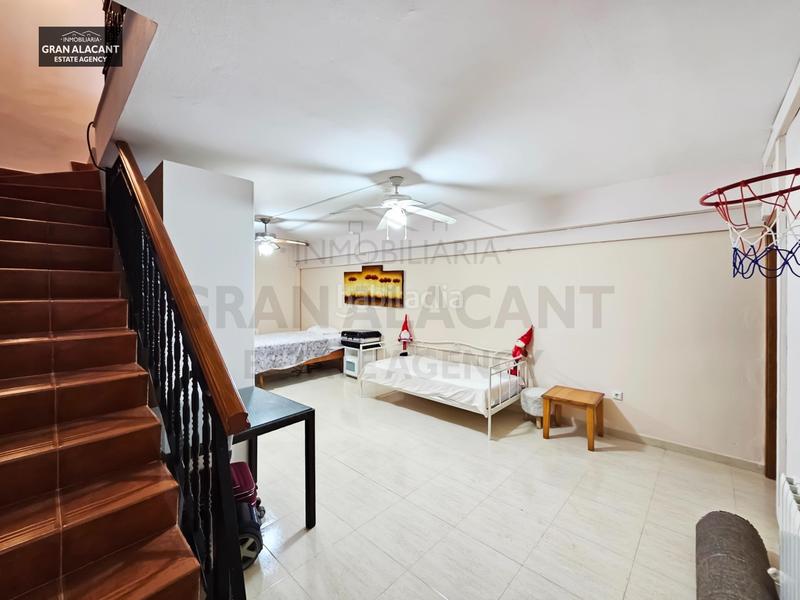 Foto bb888249-a5d1-449a-b114-375304cd7992. Casa adosado con sótano en zona céntrica con servicios en Santa Pola