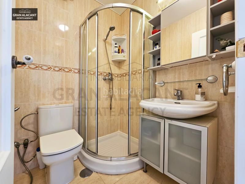 Foto cd836c84-f238-4592-a478-04ed980826ee. Casa adosado con sótano en zona céntrica con servicios en Santa Pola