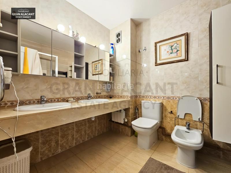 Foto ed9db88f-94c2-41a5-bcad-205477710296. Casa adosado con sótano en zona céntrica con servicios en Santa Pola