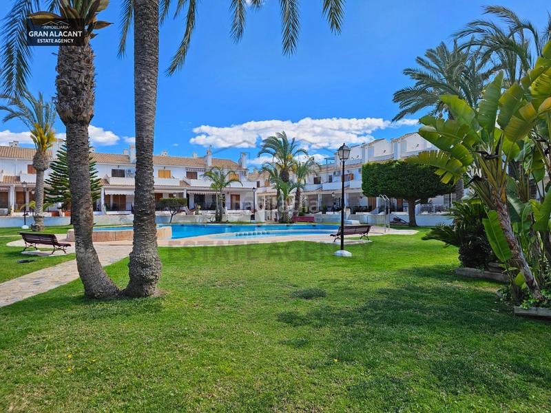 Foto fdfe8024-8f26-4698-9960-eb74f5cdce52. Casa adosado con sótano en zona céntrica con servicios en Santa Pola