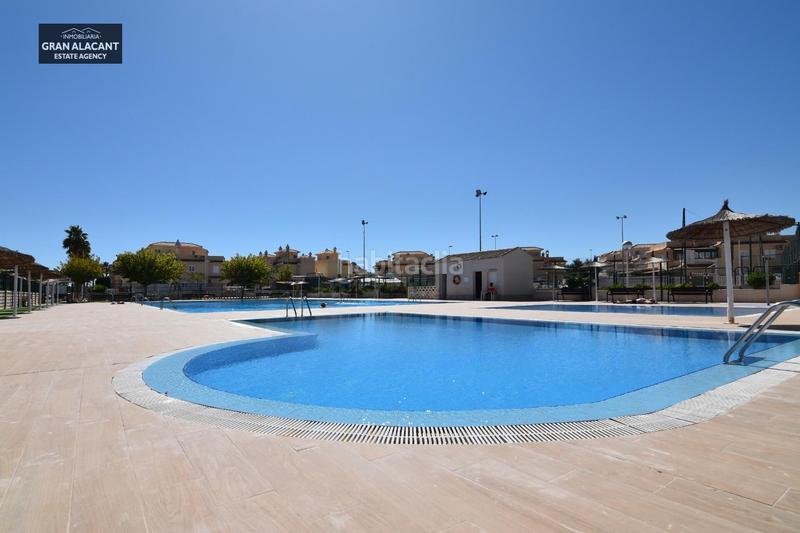 Foto 3c5d987f-c7b7-4736-8f51-668135dcbc2d. Casa soleado adosado junto a servicios en Monte Faro-Altomar II Santa Pola