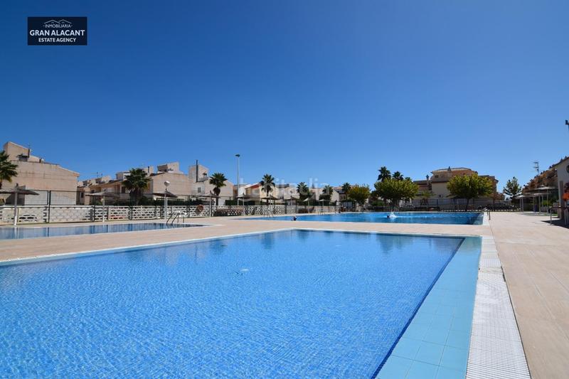 Foto 8f6ead13-7a6e-4f60-ba76-d96922612233. Casa soleado adosado junto a servicios en Monte Faro-Altomar II Santa Pola
