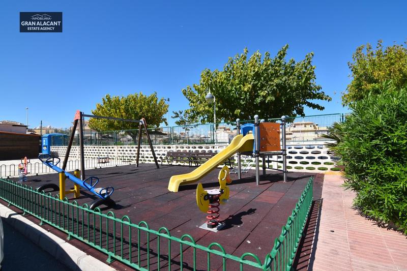 Foto ba4a7fcc-b6b2-423b-8a5c-f42cfaecfeec. Casa soleado adosado junto a servicios en Monte Faro-Altomar II Santa Pola
