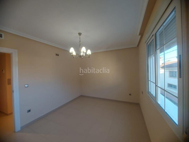 Foto a4afbba5-6885-4686-a807-2c3a8b70c4e7. Casa vivienda unifamiliar en esquina de planta baja y alta con soláriumbarbacoa en Orihuela