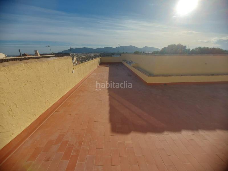 Foto b109f833-811b-4f82-94dd-afa08778abb0. Casa vivienda unifamiliar en esquina de planta baja y alta con soláriumbarbacoa en Orihuela