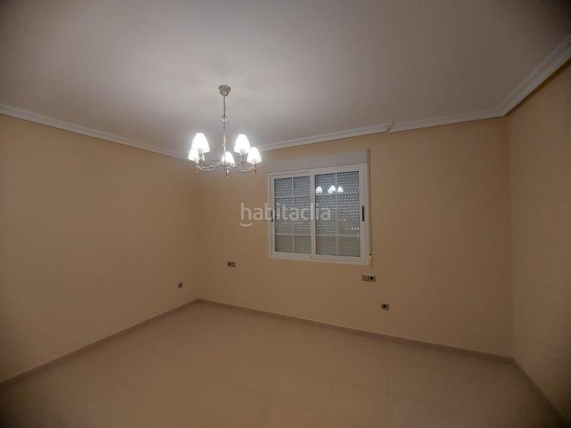 Foto c7250c82-55b5-444c-bdad-6bbff7637ccb. Casa vivienda unifamiliar en esquina de planta baja y alta con soláriumbarbacoa en Orihuela
