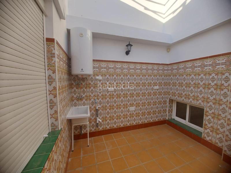 Foto cf3e3308-8aa2-429f-ae85-b84c25aa5151. Casa vivienda unifamiliar en esquina de planta baja y alta con soláriumbarbacoa en Orihuela