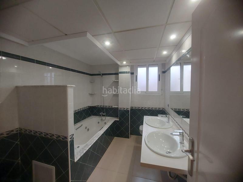 Foto dd1c36e6-b276-4d4e-8771-8c7388a689d3. Casa vivienda unifamiliar en esquina de planta baja y alta con soláriumbarbacoa en Orihuela