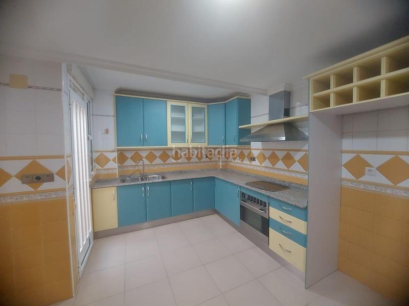 Foto f8456f6b-3b27-436e-a890-b3a9570763a4. Casa vivienda unifamiliar en esquina de planta baja y alta con soláriumbarbacoa en Orihuela