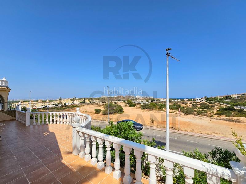 Foto 198d8747-1523-47b3-a028-df75e5c78dd4. Chalet Monte y Mar bajo chalet independiente con piscina cerca del mar ! en Santa Pola