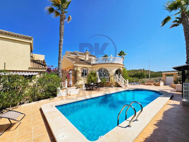 Foto 4a2cb40c-b25d-4a7e-8fa5-9ae886aa3602. Chalet Monte y Mar bajo chalet independiente con piscina cerca del mar ! en Santa Pola