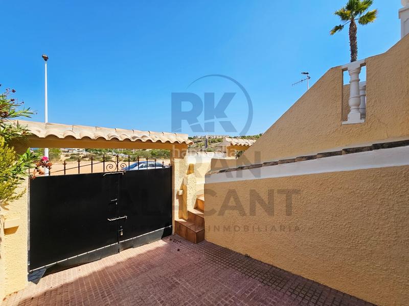 Foto 4ca9c6d5-019a-4031-97e1-3a9108300d49. Chalet Monte y Mar bajo chalet independiente con piscina cerca del mar ! en Santa Pola