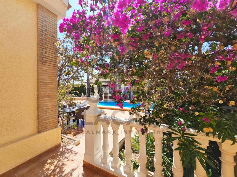 Foto 6b4b3cf4-6af1-4684-a37f-c46d37273555. Chalet Monte y Mar bajo chalet independiente con piscina cerca del mar ! en Santa Pola