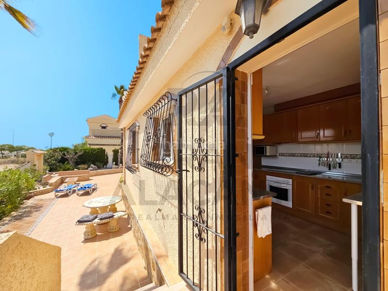 Foto 752091eb-db03-4af5-b7e5-9cdac2951f2f. Chalet Monte y Mar bajo chalet independiente con piscina cerca del mar ! en Santa Pola