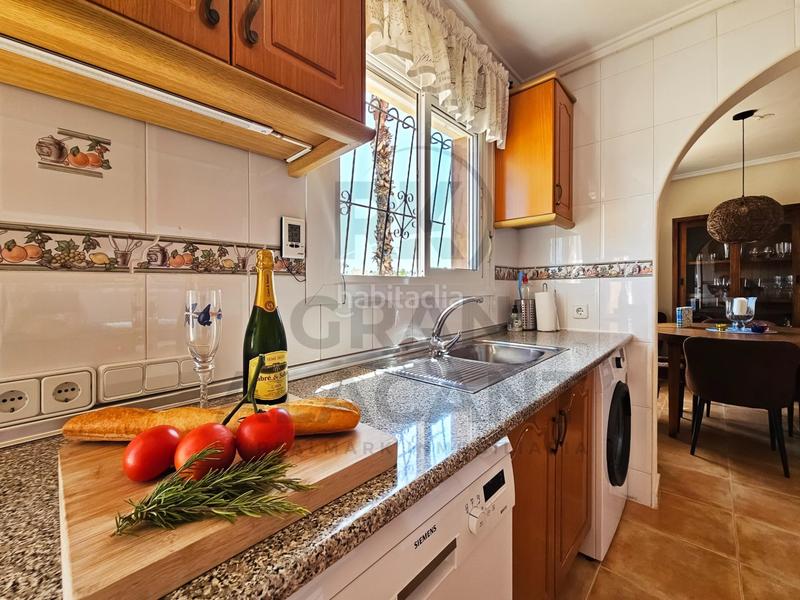 Foto 7dd9067a-c96e-462a-a735-a59230bdf69d. Chalet Monte y Mar bajo chalet independiente con piscina cerca del mar ! en Santa Pola