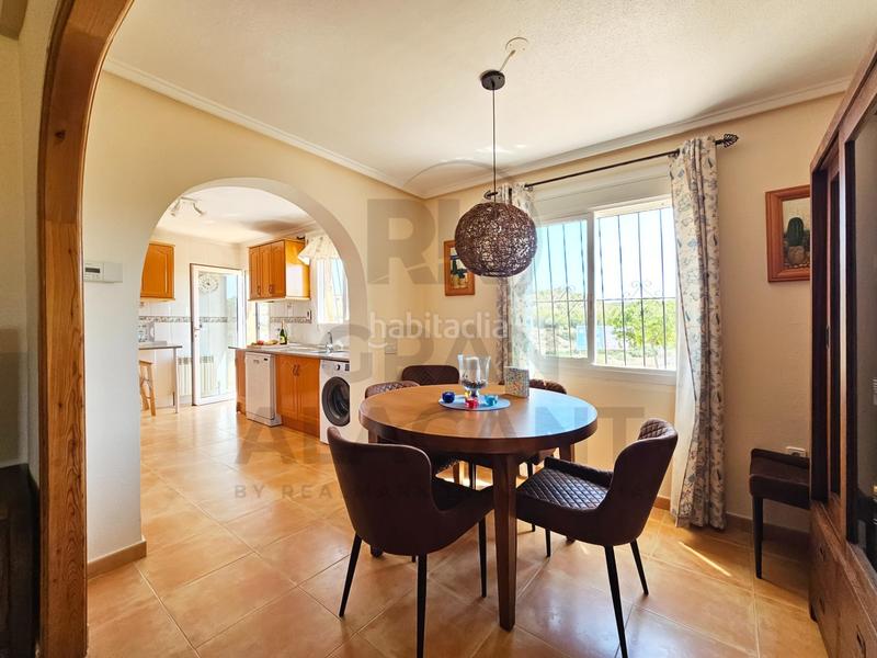 Foto 7f18ec6c-13f0-493d-8b89-635717ceea0c. Chalet Monte y Mar bajo chalet independiente con piscina cerca del mar ! en Santa Pola