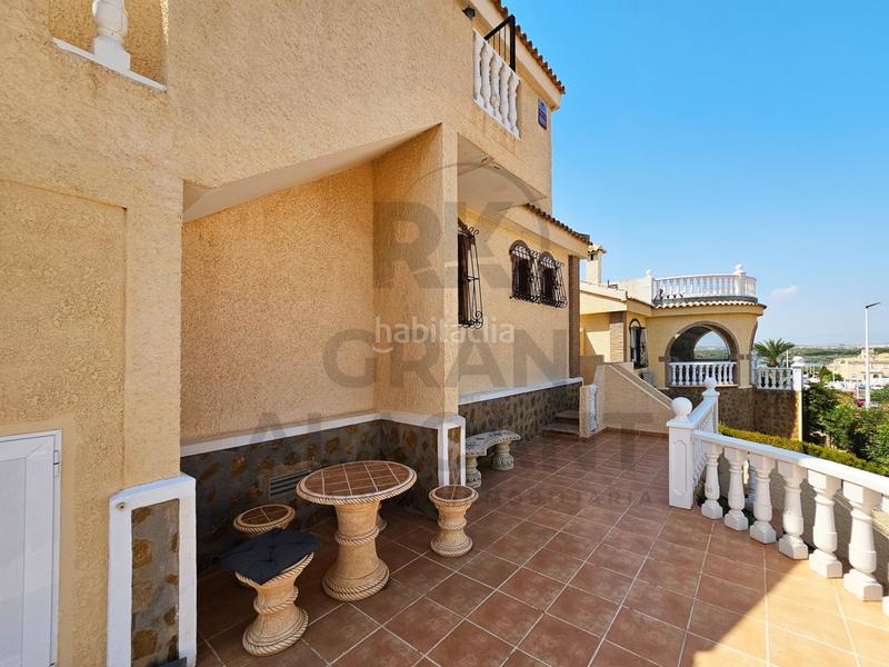 Foto 819260da-7bc0-4b12-b2e6-56bd2f9f3374. Chalet Monte y Mar bajo chalet independiente con piscina cerca del mar ! en Santa Pola