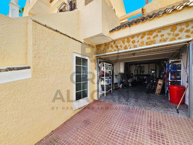Foto 8a4968c7-e2ff-40c7-8953-bbf6bbc2eedb. Chalet Monte y Mar bajo chalet independiente con piscina cerca del mar ! en Santa Pola