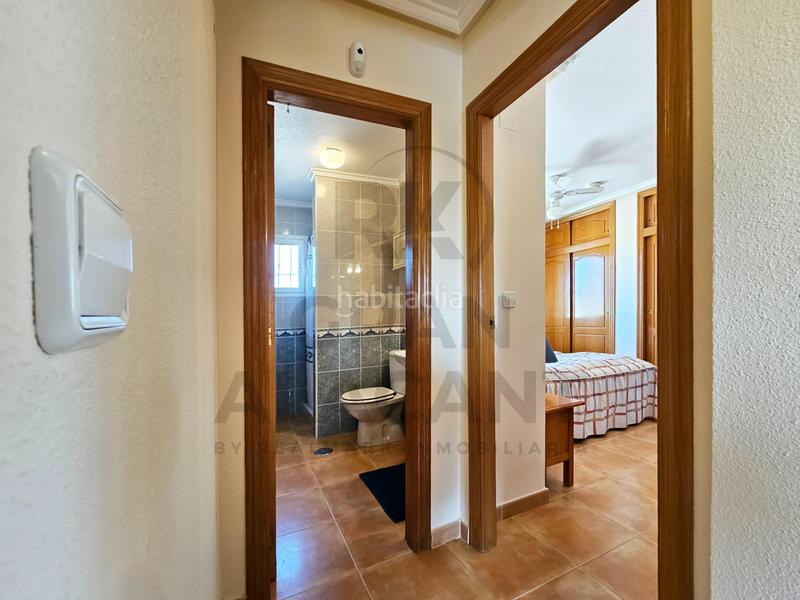 Foto a3625a9e-d01d-4478-b127-ec19c69b07e6. Chalet Monte y Mar bajo chalet independiente con piscina cerca del mar ! en Santa Pola