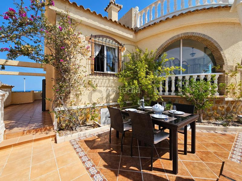 Foto b14a9e78-64ea-4515-ac27-c0af7c6415e6. Chalet Monte y Mar bajo chalet independiente con piscina cerca del mar ! en Santa Pola