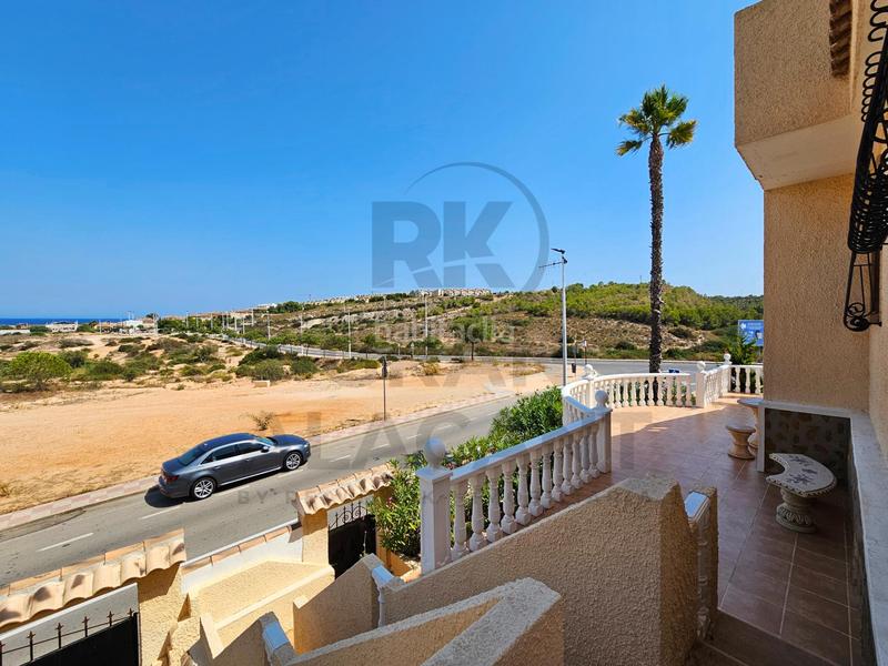 Foto b7d490b0-b3a5-4d6c-a871-0e82f4f0c554. Chalet Monte y Mar bajo chalet independiente con piscina cerca del mar ! en Santa Pola