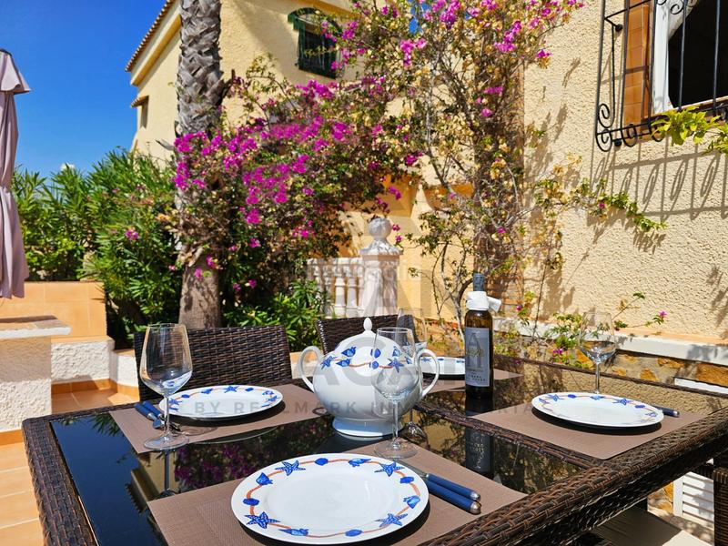 Foto d1a8c199-9dfb-4acd-9c1d-1e4019a428f8. Chalet Monte y Mar bajo chalet independiente con piscina cerca del mar ! en Santa Pola