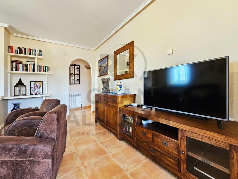 Foto d3d8a07a-c3a2-463a-8b0a-2b35247cc61f. Chalet Monte y Mar bajo chalet independiente con piscina cerca del mar ! en Santa Pola
