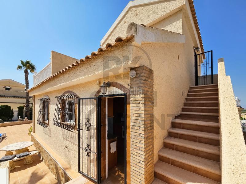 Foto d9120fdb-b142-44a4-b299-5d4caac9eec7. Chalet Monte y Mar bajo chalet independiente con piscina cerca del mar ! en Santa Pola