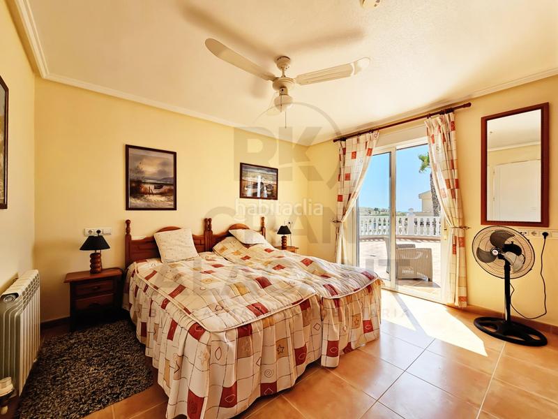Foto e88b0cfa-c38f-455d-94c5-6de5dd268b25. Chalet Monte y Mar bajo chalet independiente con piscina cerca del mar ! en Santa Pola