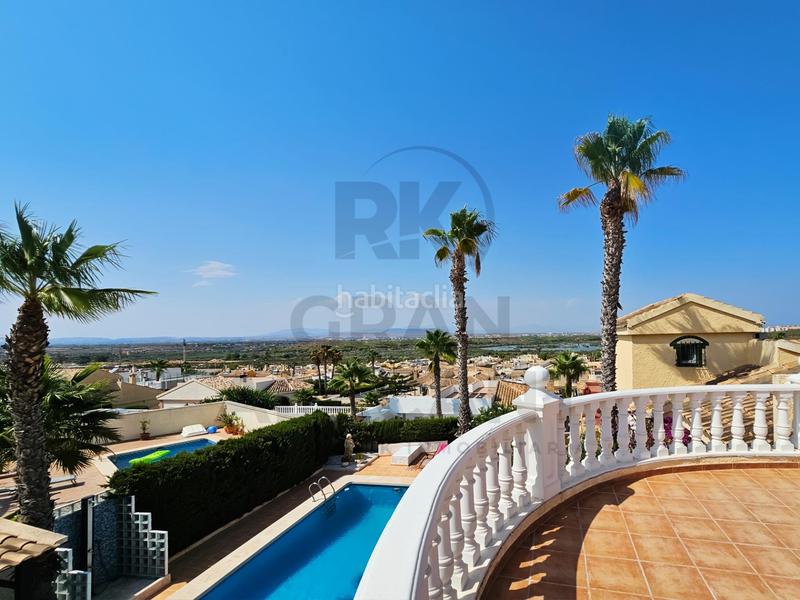 Foto e897ea37-27be-4db0-bd5b-b36fd94fc6fa. Chalet Monte y Mar bajo chalet independiente con piscina cerca del mar ! en Santa Pola